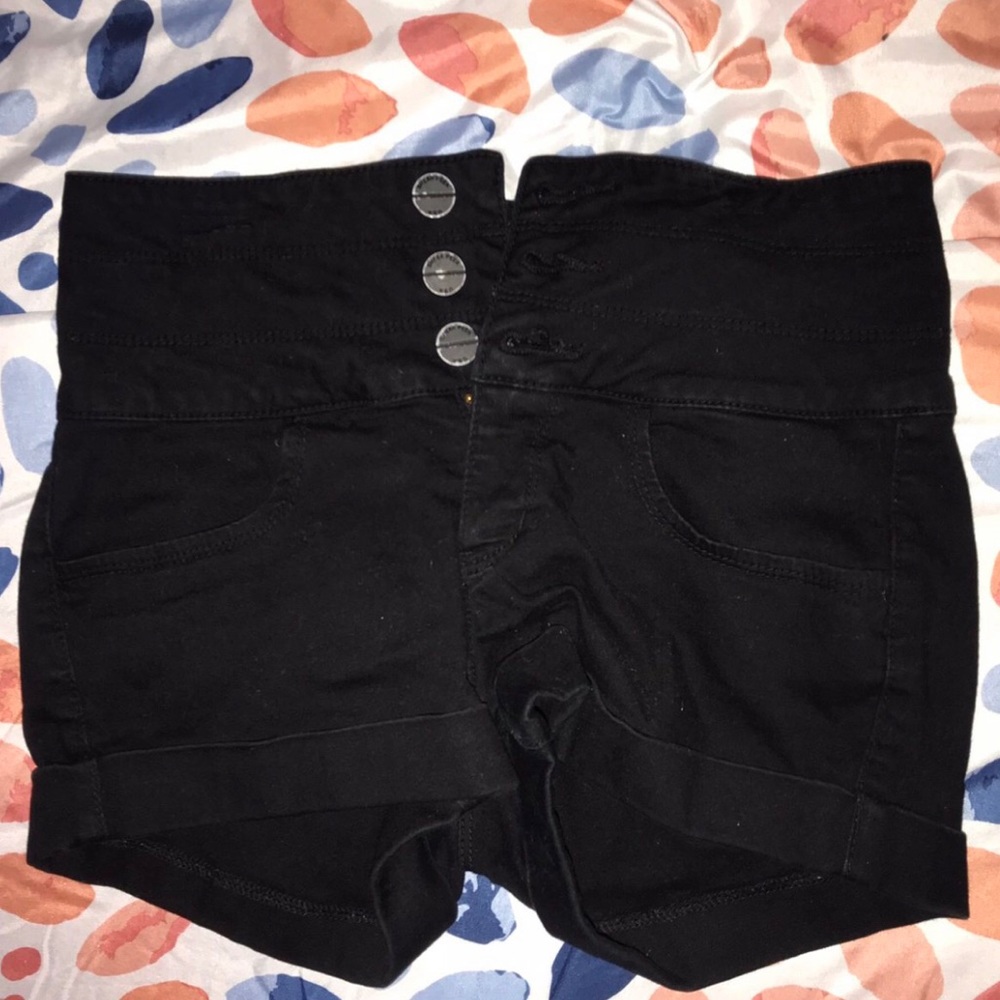 BLACK THREE BUTTON HIGH WAISTED SHORTS
